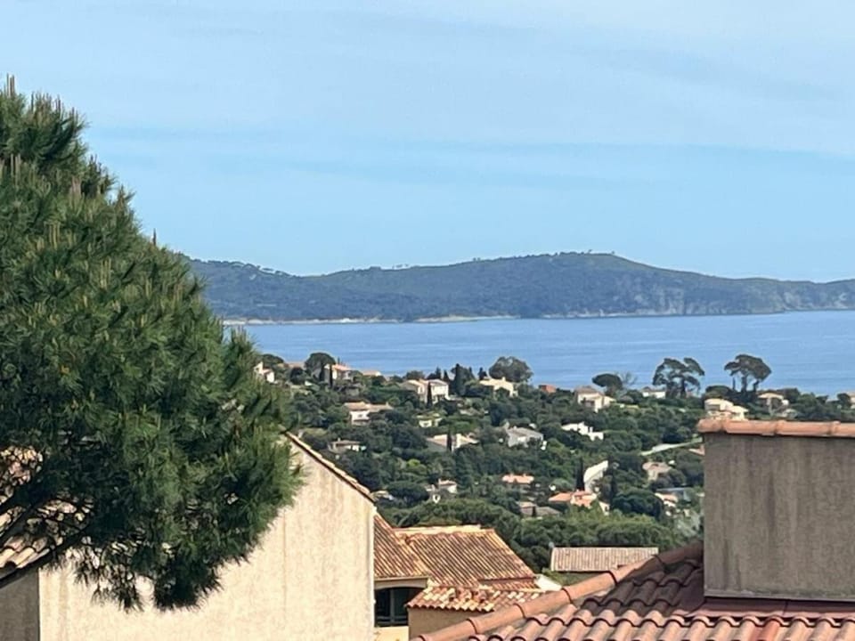 T3 vue mer avec piscine Apartment in Cavalaire-sur-Mer