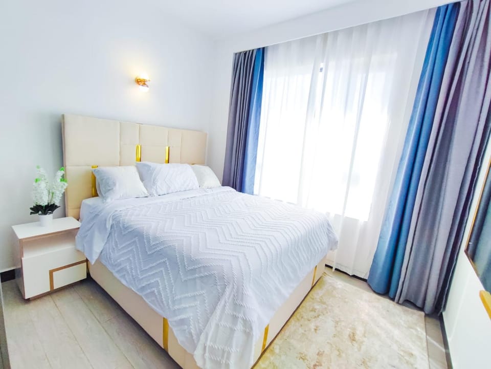 Executive elegantly furnished two bedroom apartment with executive swimming pool,gym and child play area in kilimani,two minutes walk to yaya center Apartment in Nairobi