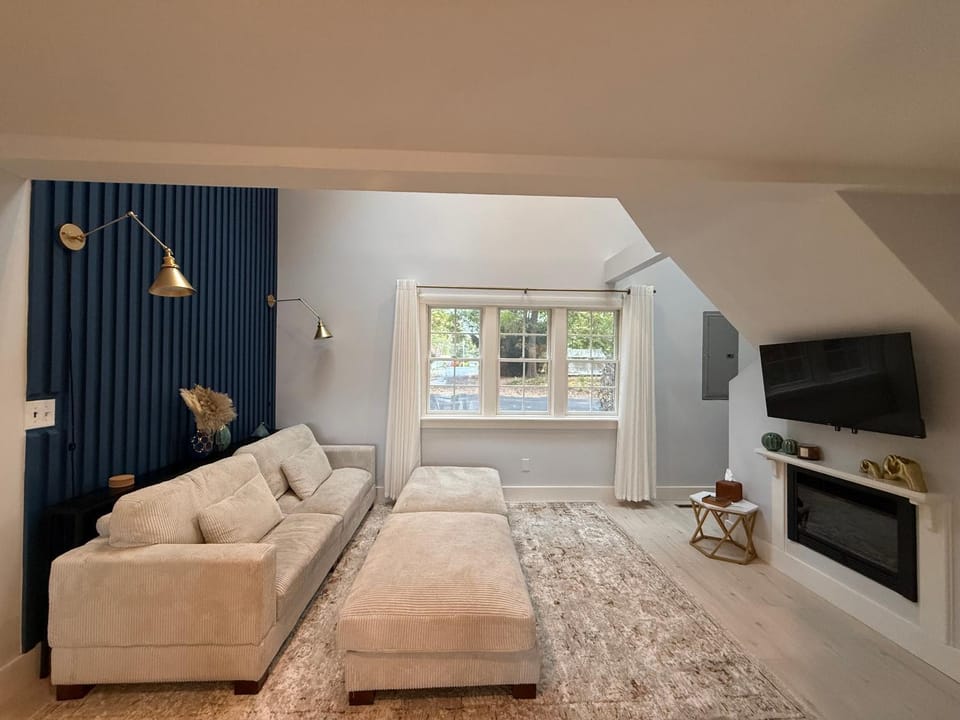 Cozy Waterfront Cottage - Sleeps 4 House in Warwick