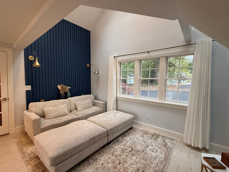 Cozy Waterfront Cottage - Sleeps 4 House in Warwick