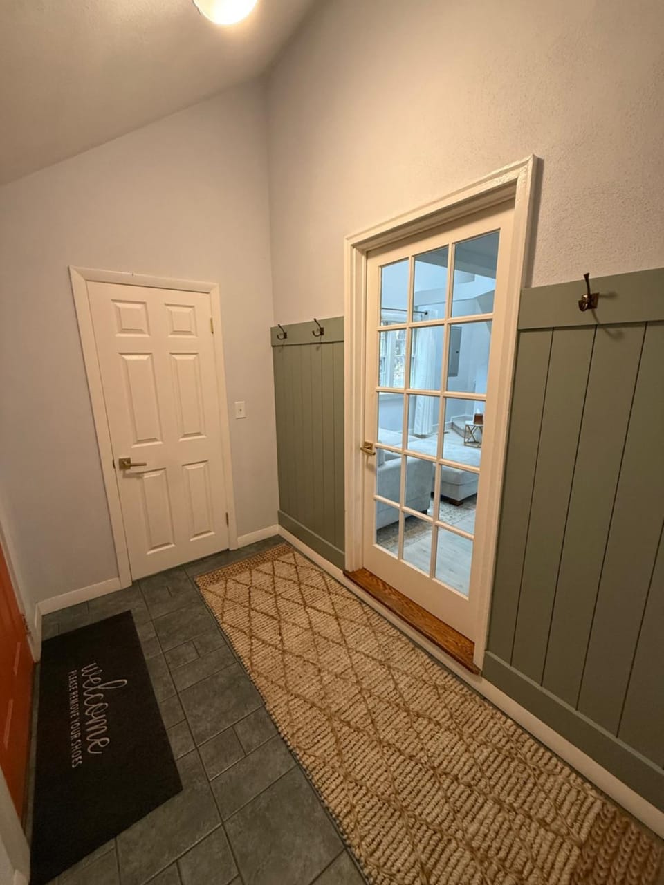 Cozy Waterfront Cottage - Sleeps 4 House in Warwick