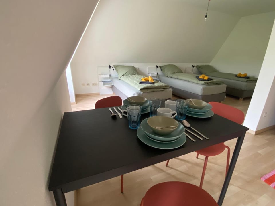 Bed, Dining area, Bedroom