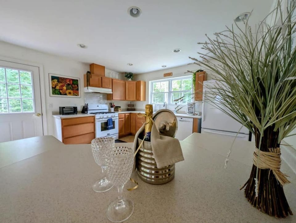 Lakeside Serenity Cabin watersports Family Cabin in Penobscot