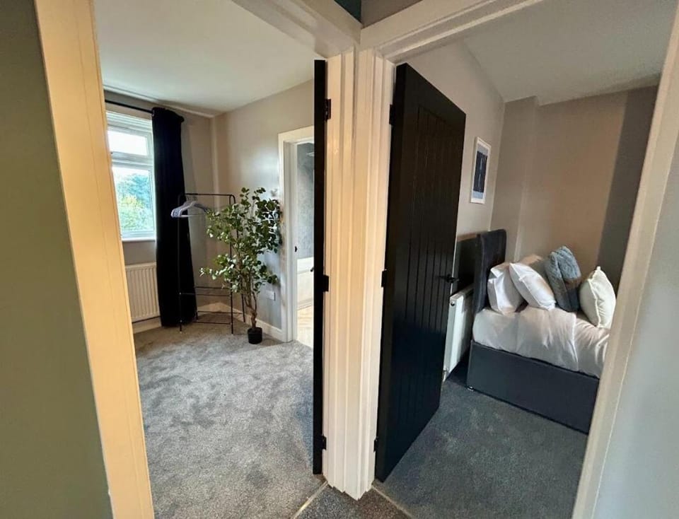 Sapphire Quarters, 3BR, En Suite, Private Parking House in Worcester