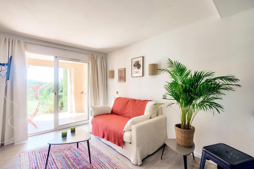Bed, Living room, furniture