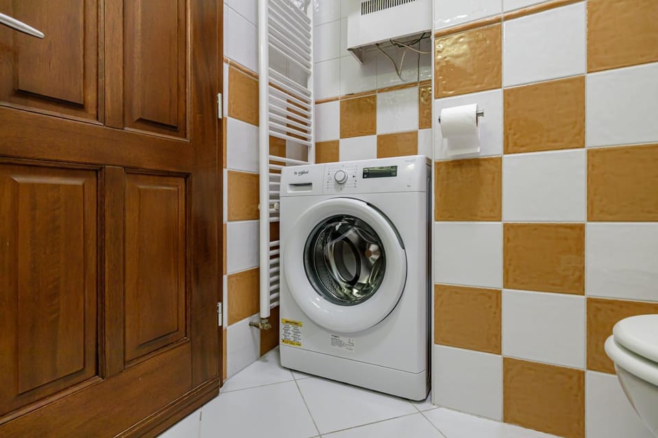 Bathroom, washing machine