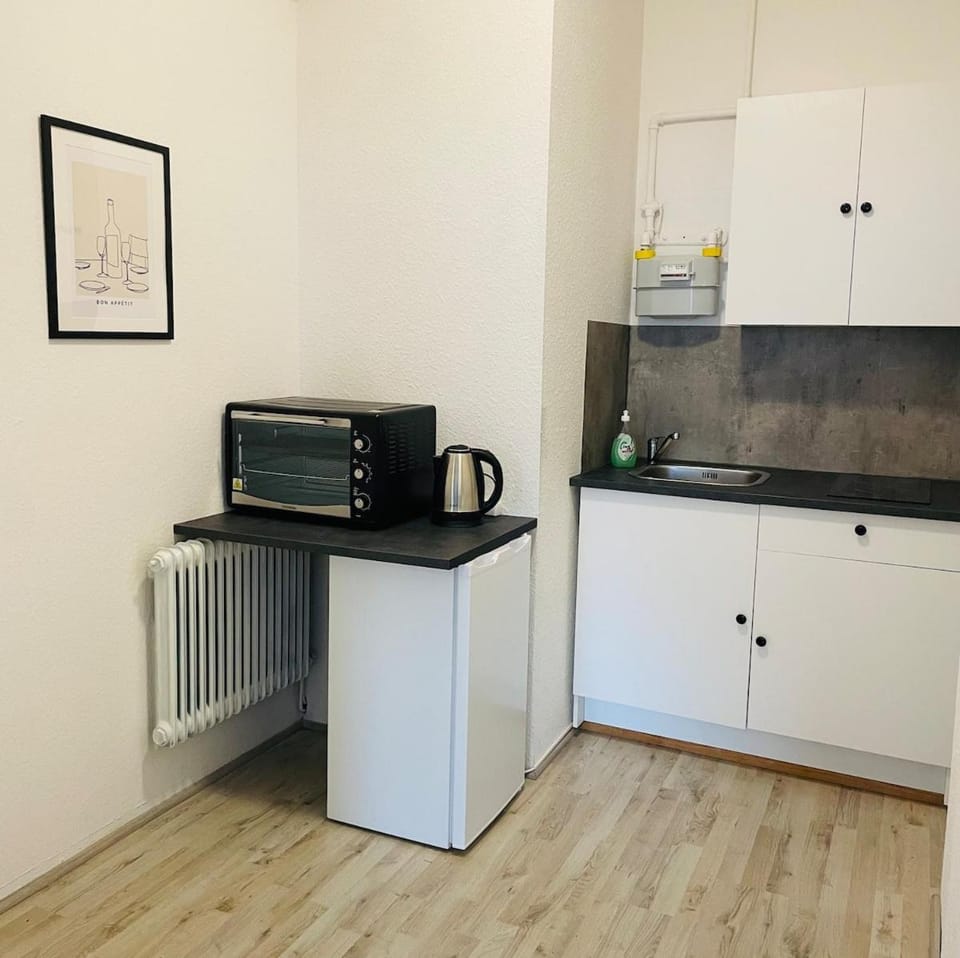 Kitchen or kitchenette, oven, stove