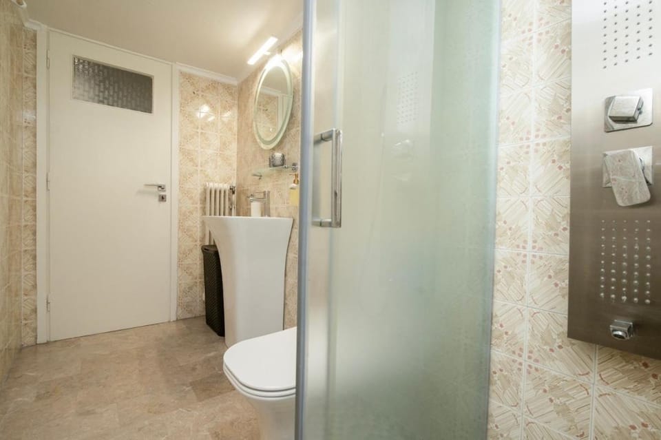 AthensHomes Spacious Comfort Metro apt 3Br 2Ba Apartment in Athens