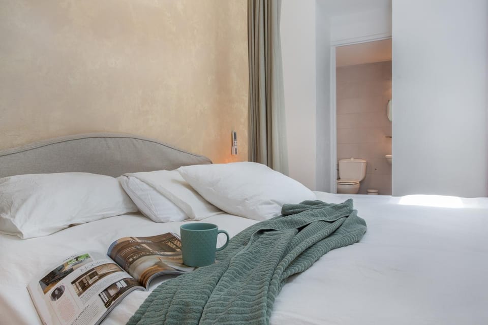 Bathroom, Living room