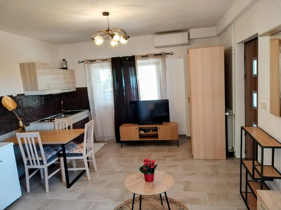TV and multimedia, Kitchen or kitchenette, Dining area