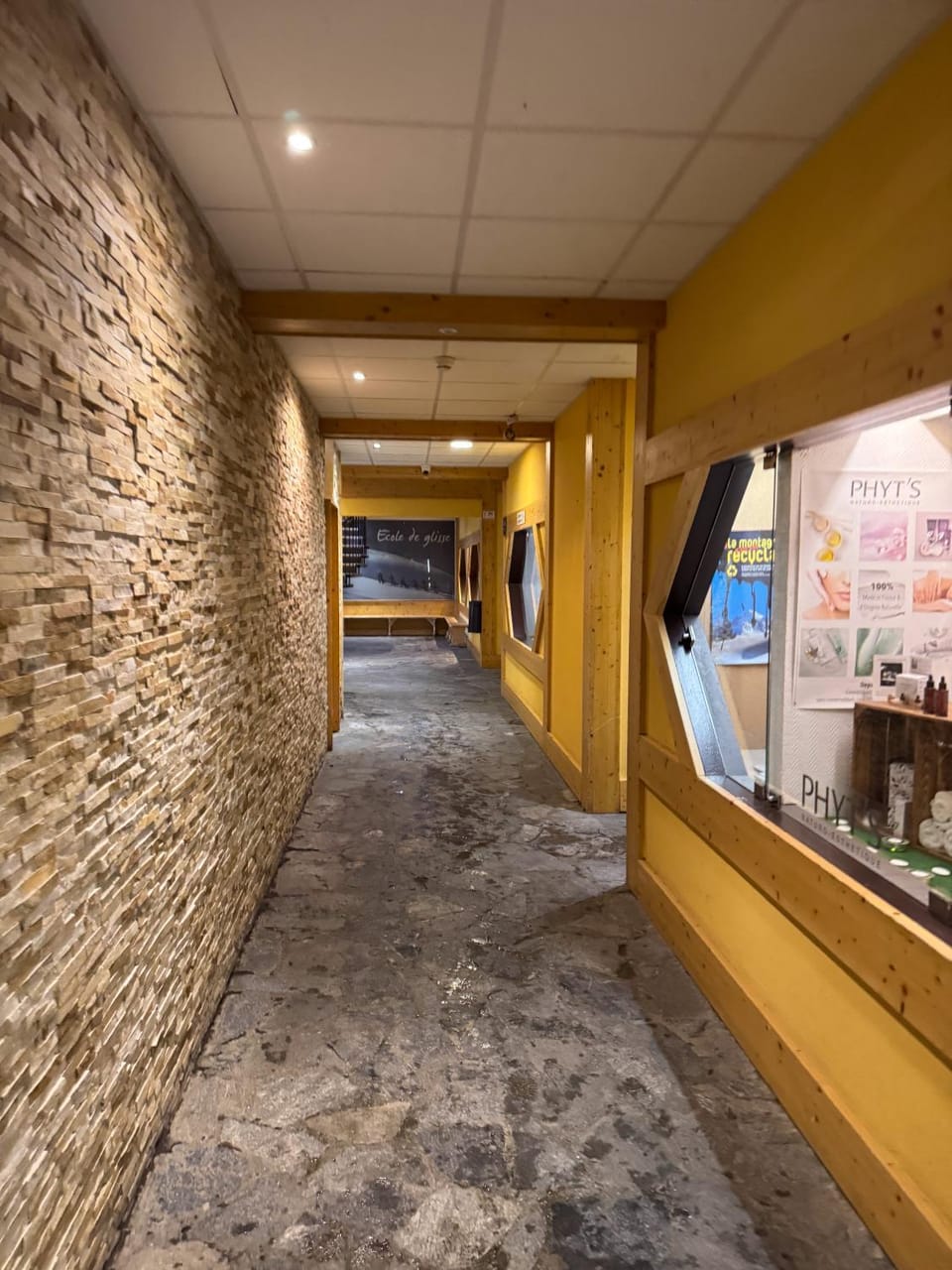 Property building, Facade/entrance, Ski School