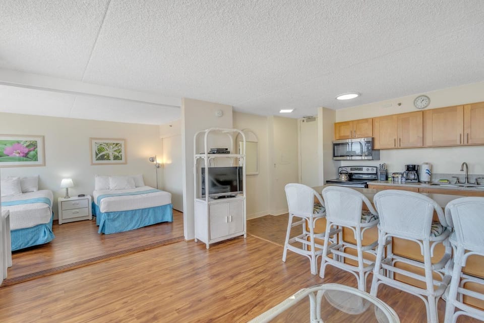 Elevated Condo with Diamond Head & Ocean Views, Steps from Waikiki Beach (13011) Apartment in Honolulu