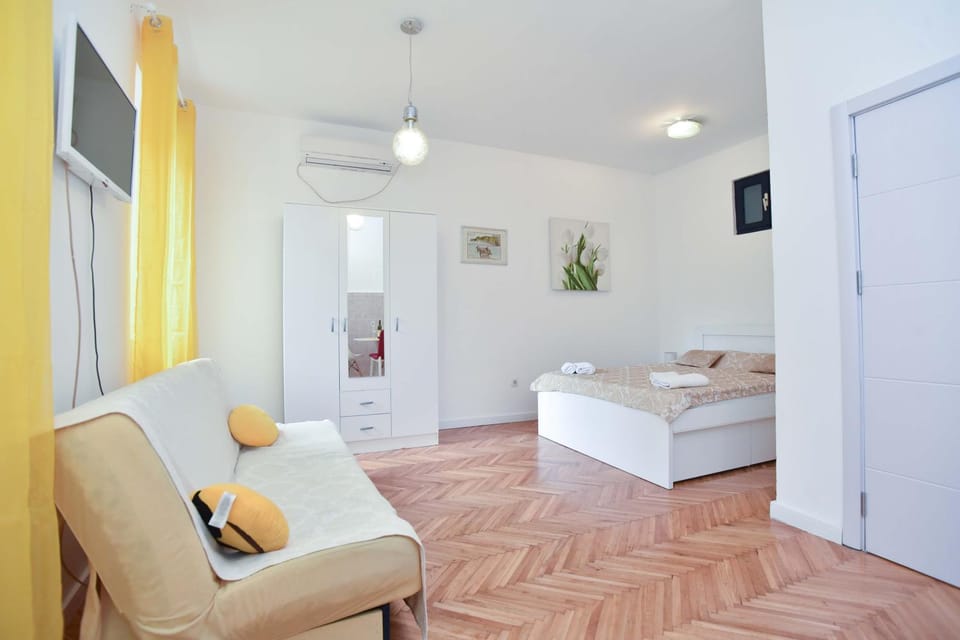 Living room, Photo of the whole room