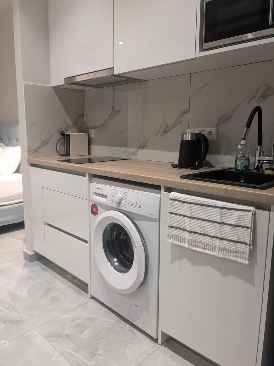 Kitchen or kitchenette, washing machine