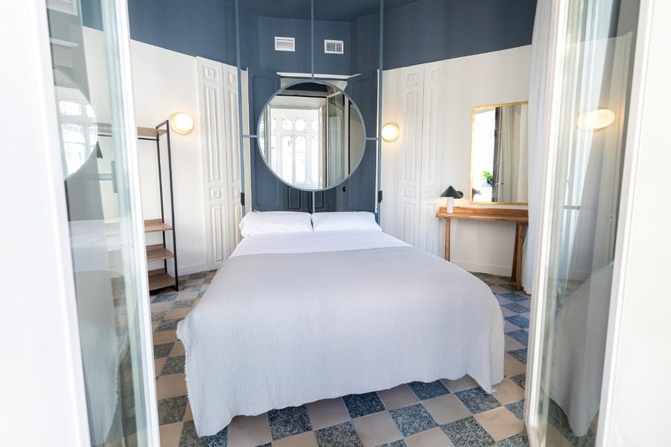 Bed, Photo of the whole room, Seating area, Bedroom, heating, wardrobe, air conditioner