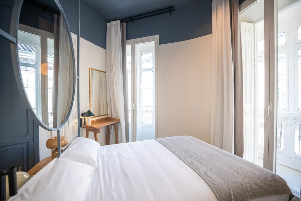 Bed, Photo of the whole room, Bedroom, air conditioner
