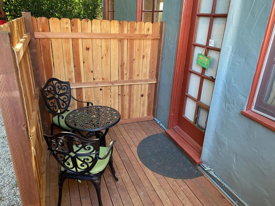 Close to Everything! House in San Fernando Valley