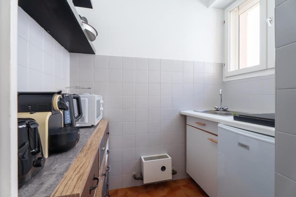 Kitchen or kitchenette