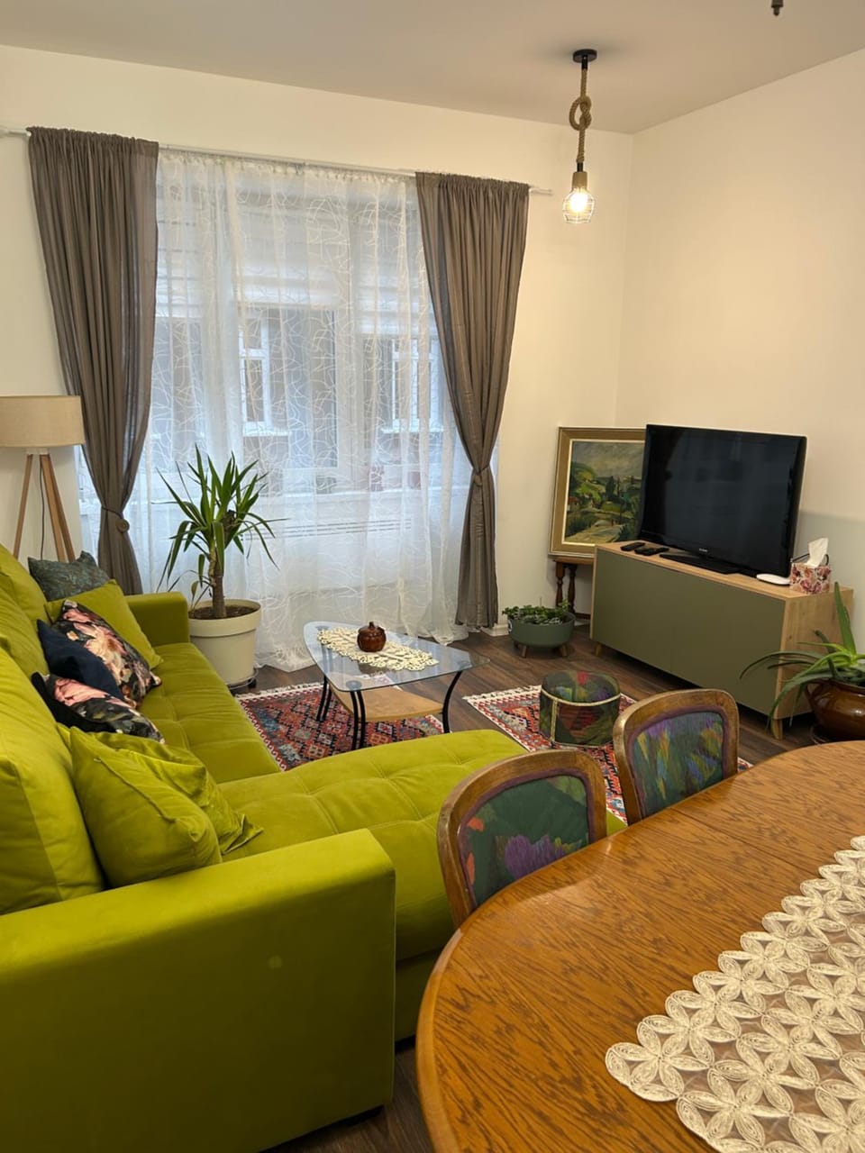 TV and multimedia, Living room, Seating area, Dining area