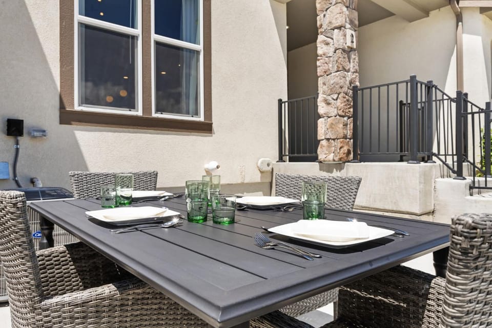 The Highland Retreat with Gym, Sauna, Pool & Spa House in Loveland
