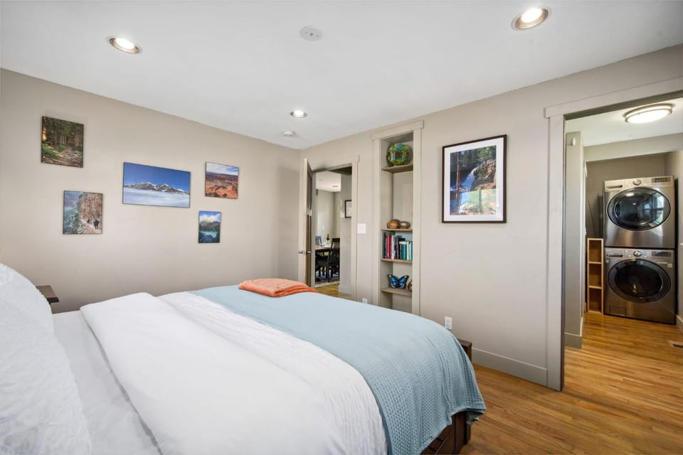 Magnolia Hideaway Pet Friendly with Fireplace House in Fort Collins