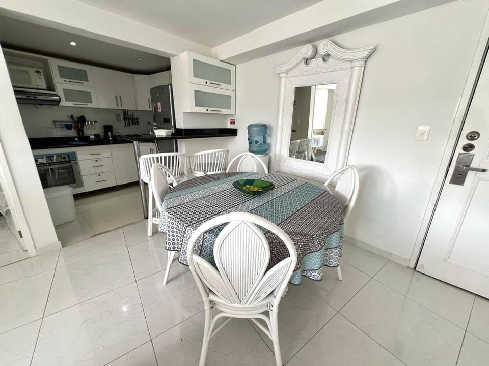 Apartamento remodelado con balcón y cerca a playas Apartment in San Andres