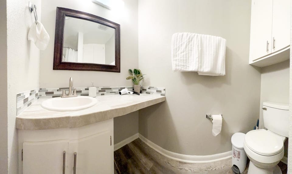Toilet, Bathroom, towels