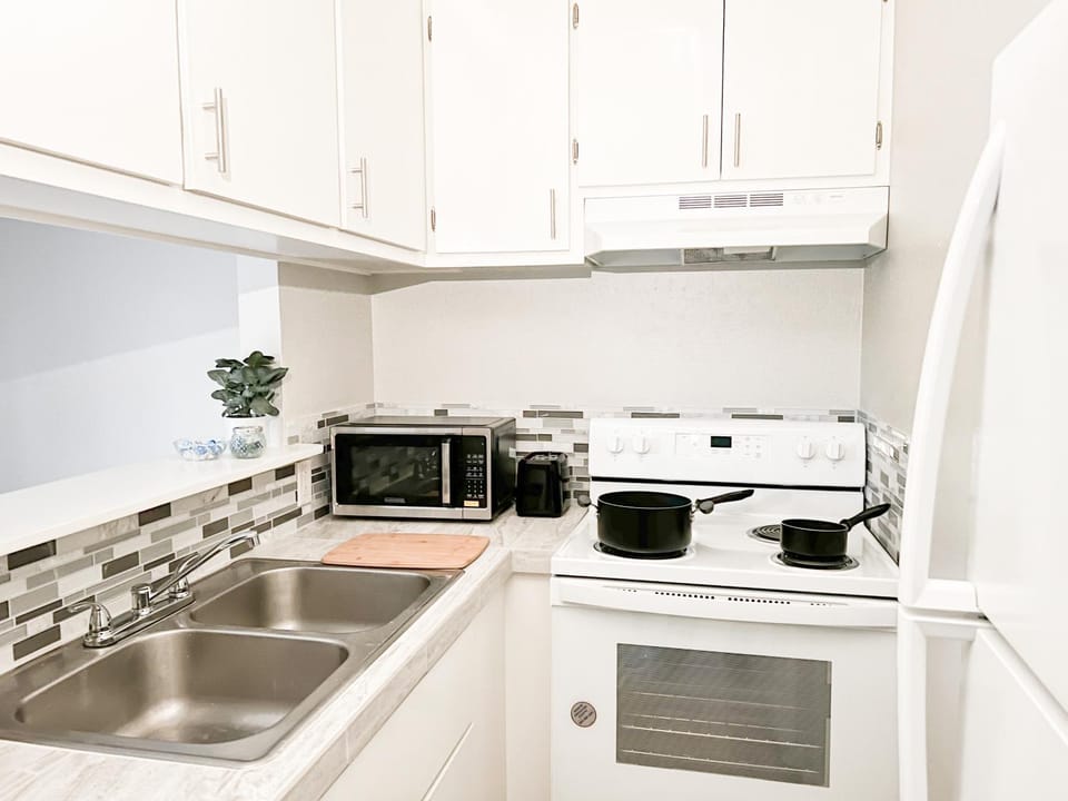 Kitchen or kitchenette, oven, stove