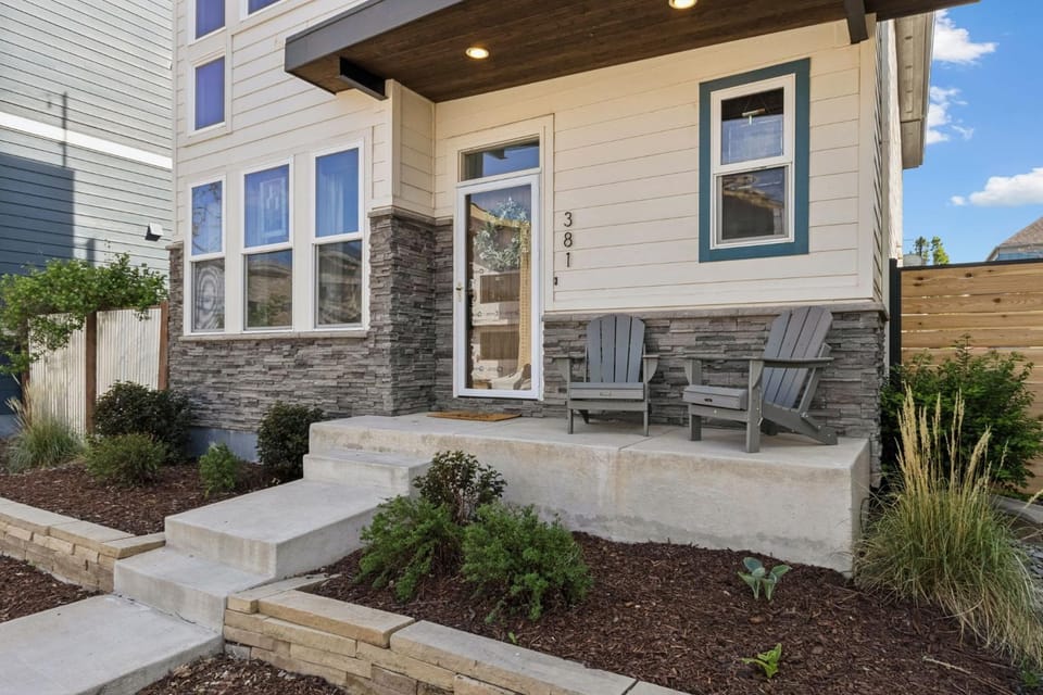 Decked Out Sunset Views, Fire Pit & Fenced Yard House in Fort Collins