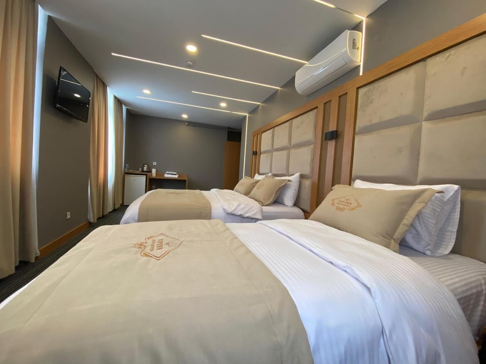 Bed, TV and multimedia, Photo of the whole room, air conditioner