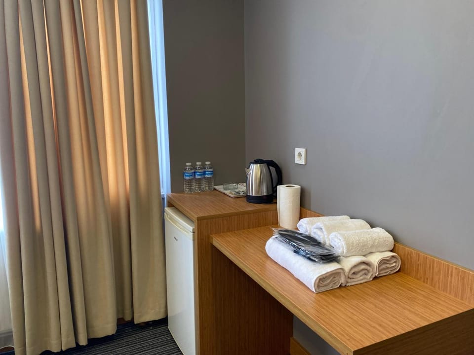 Coffee/tea facilities, towels