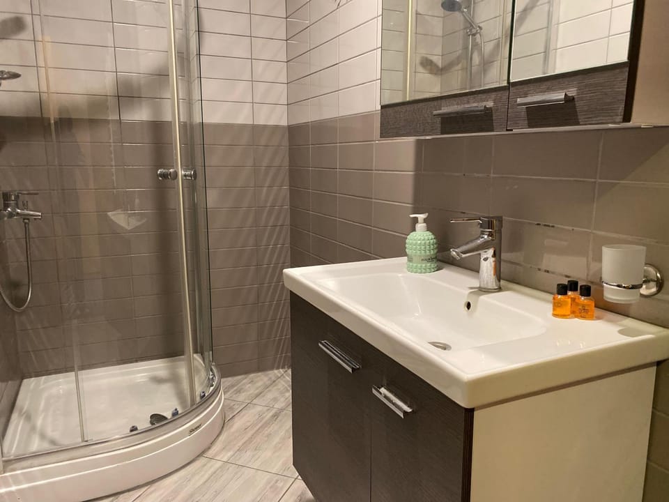 Shower, Bathroom, towels