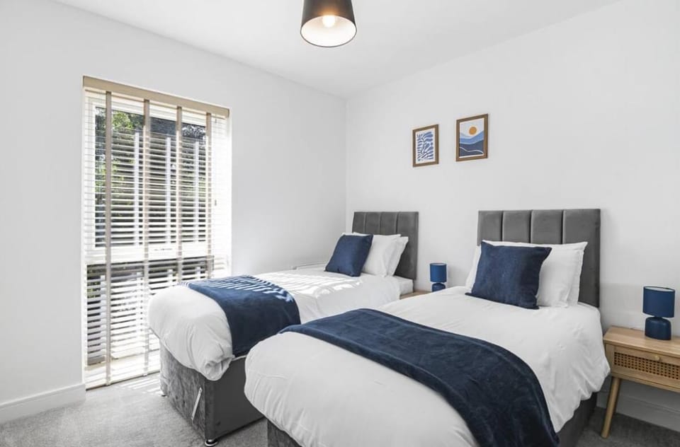 Luxury 5 bed Apt Maidstone with Free Parking Apartment in Maidstone