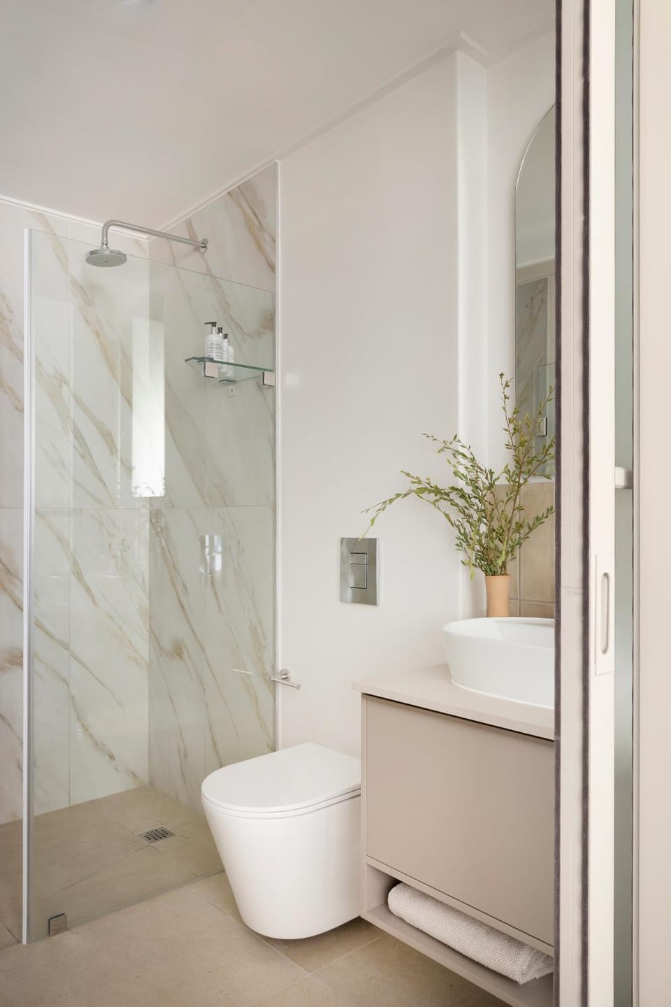 Shower, Toilet, Bathroom, towels