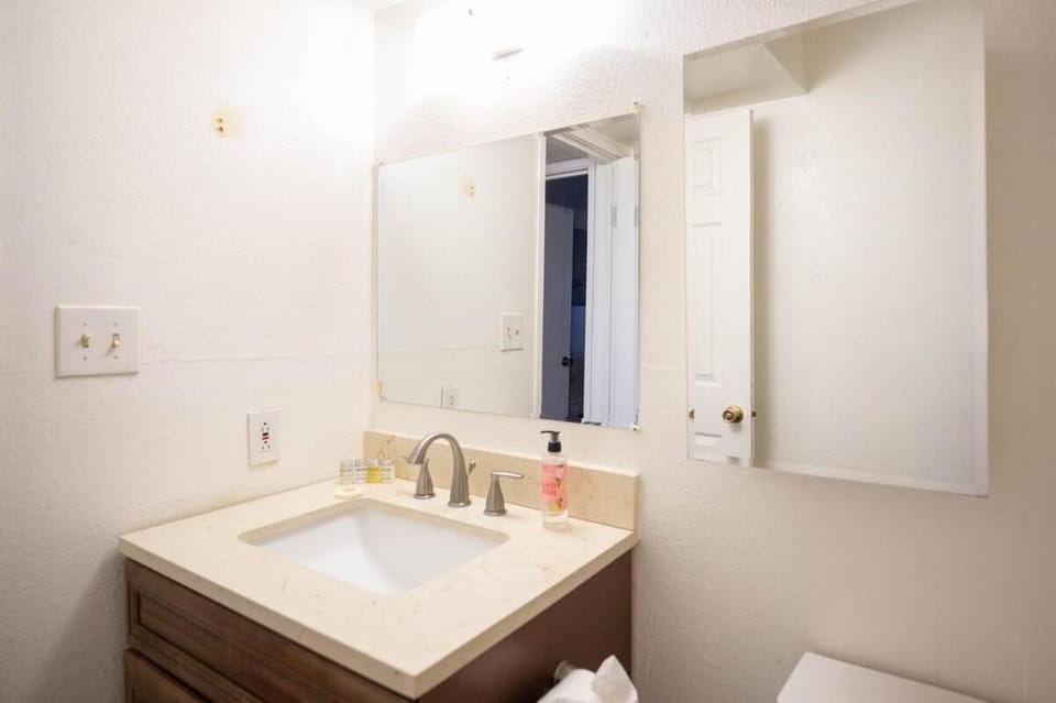 2 bedroom UNLV, Thomas Mack Apartment in Paradise