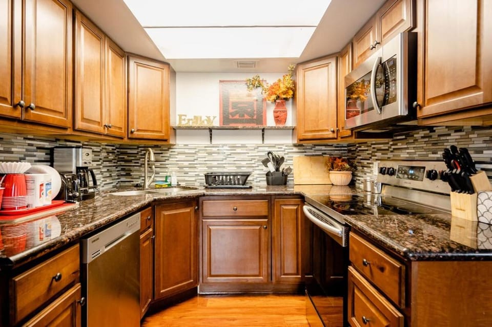2 bedroom UNLV, Thomas Mack Apartment in Paradise