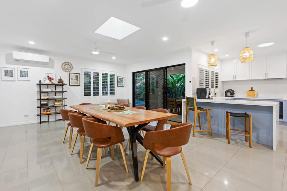 Curlews Nest 4BR Pool, BBQ & Kewerra Beach House in Cairns
