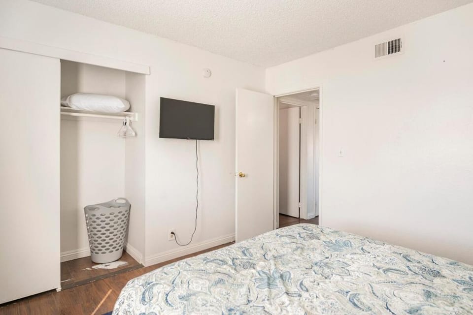 MGM Airport Strip 2 miles Apartment in Paradise
