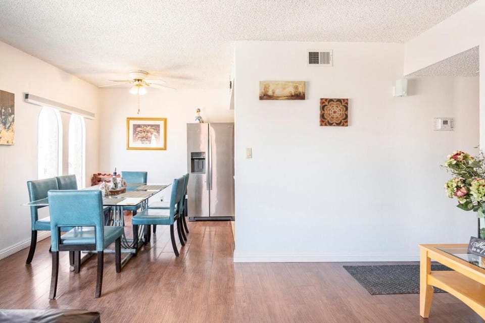 MGM Airport Strip 2 miles Apartment in Paradise