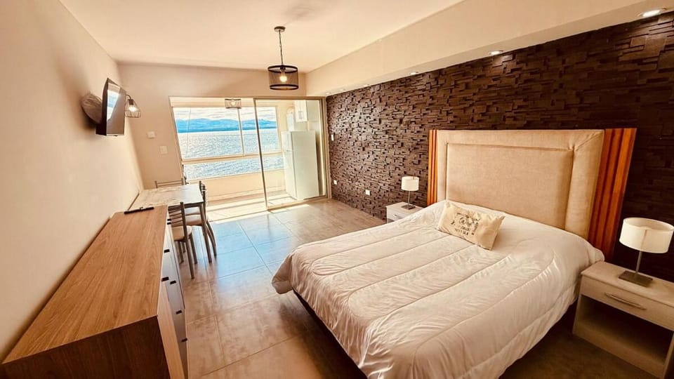 Bed, TV and multimedia, Bedroom