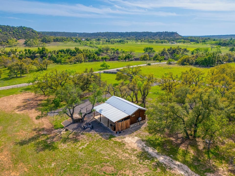 Broken Arrow - Private Escape Hot Tub & Fire Pit House in Texas