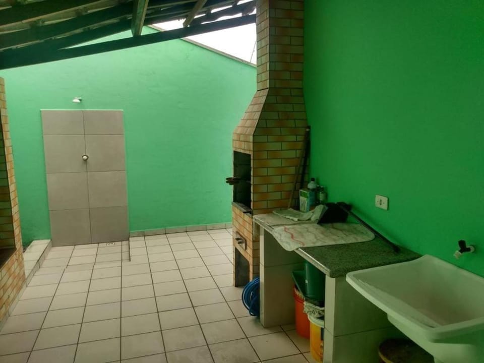 Casa a meia quadra do mar House in State of Paraná