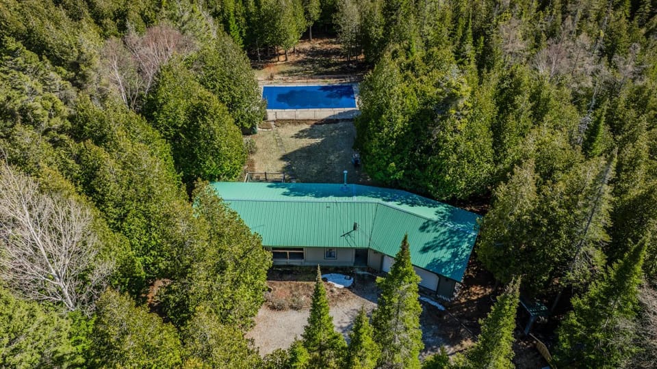 Bird's eye view, Pool view