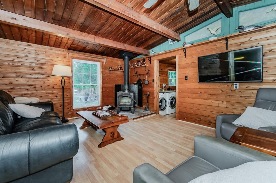 Living room, Seating area, fireplace