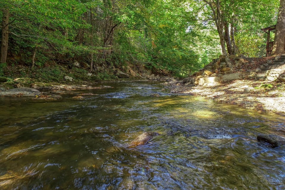 Whispering Creek Chalet in Cosby
