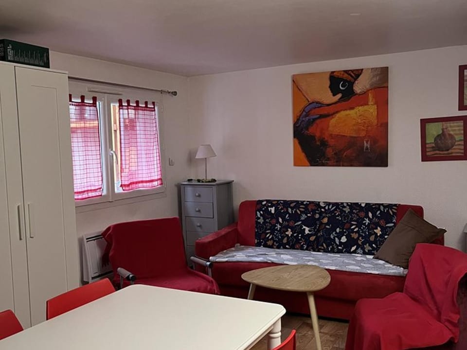 Studio central au Lioran avec terrasse et parking - FR-1-787-125 Apartment in Auvergne-Rhône-Alpes