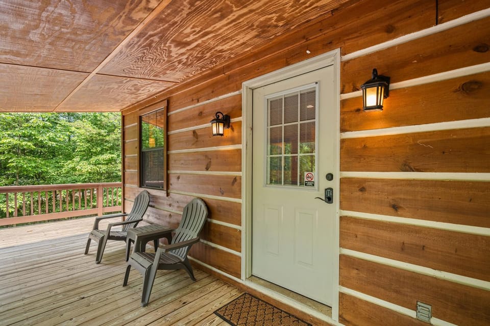 Mountain Laurel Chalet in Cosby