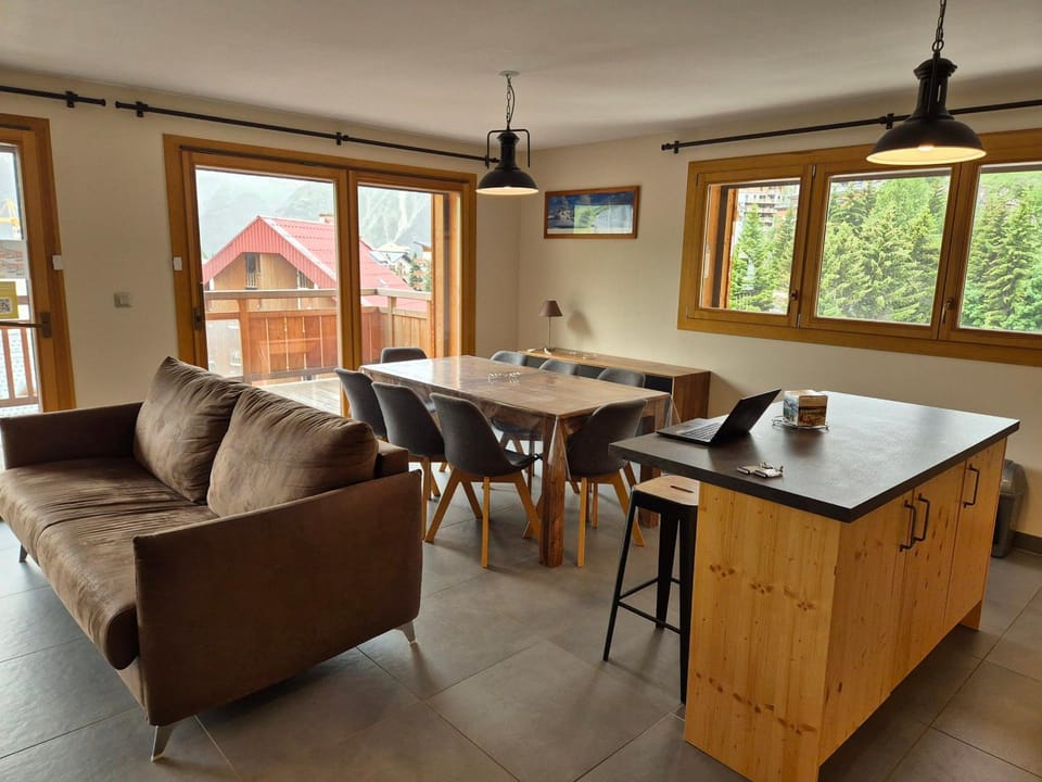 Appartement lumineux proche pistes, animaux admis - FR-1-811-14 Apartment in Les Deux Alpes