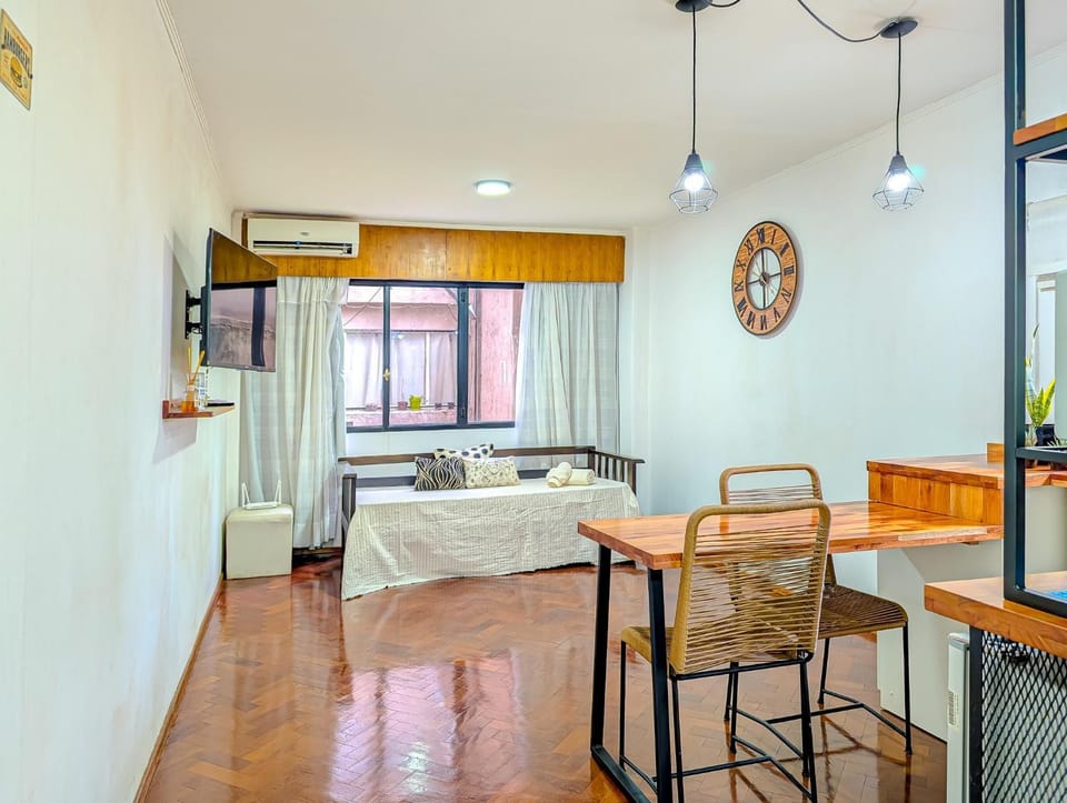 Bed, Living room, Photo of the whole room, Seating area, Bedroom, air conditioner