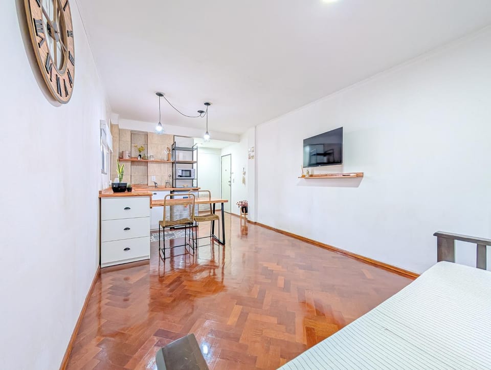 Bed, TV and multimedia, Kitchen or kitchenette, Photo of the whole room, Bedroom, minibar
